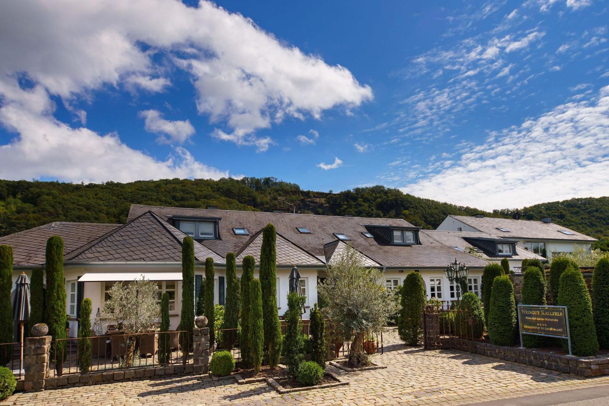 Wein Und Landhaus Kallfels Hotel Krov Exterior photo