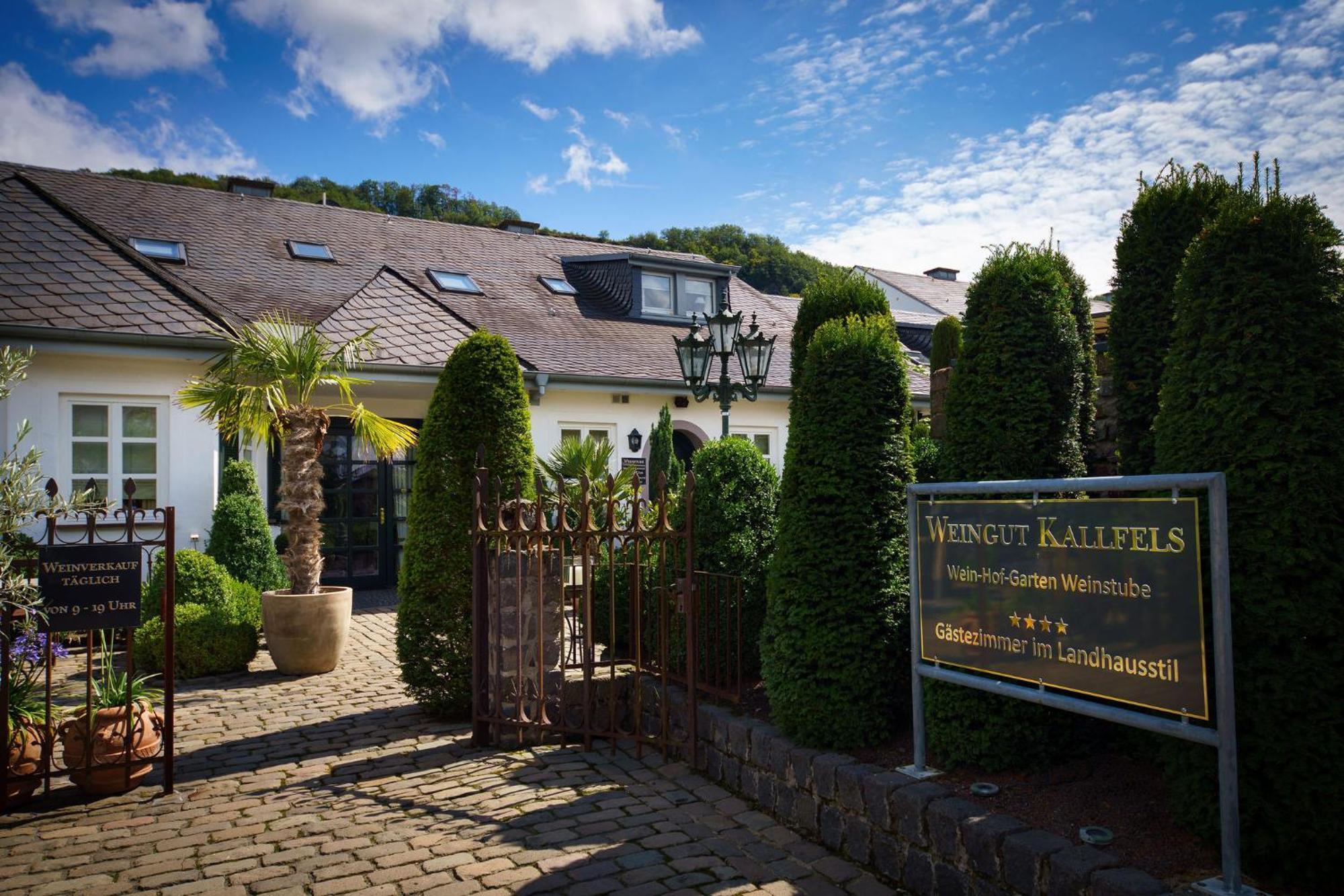 Wein Und Landhaus Kallfels Hotel Krov Exterior photo